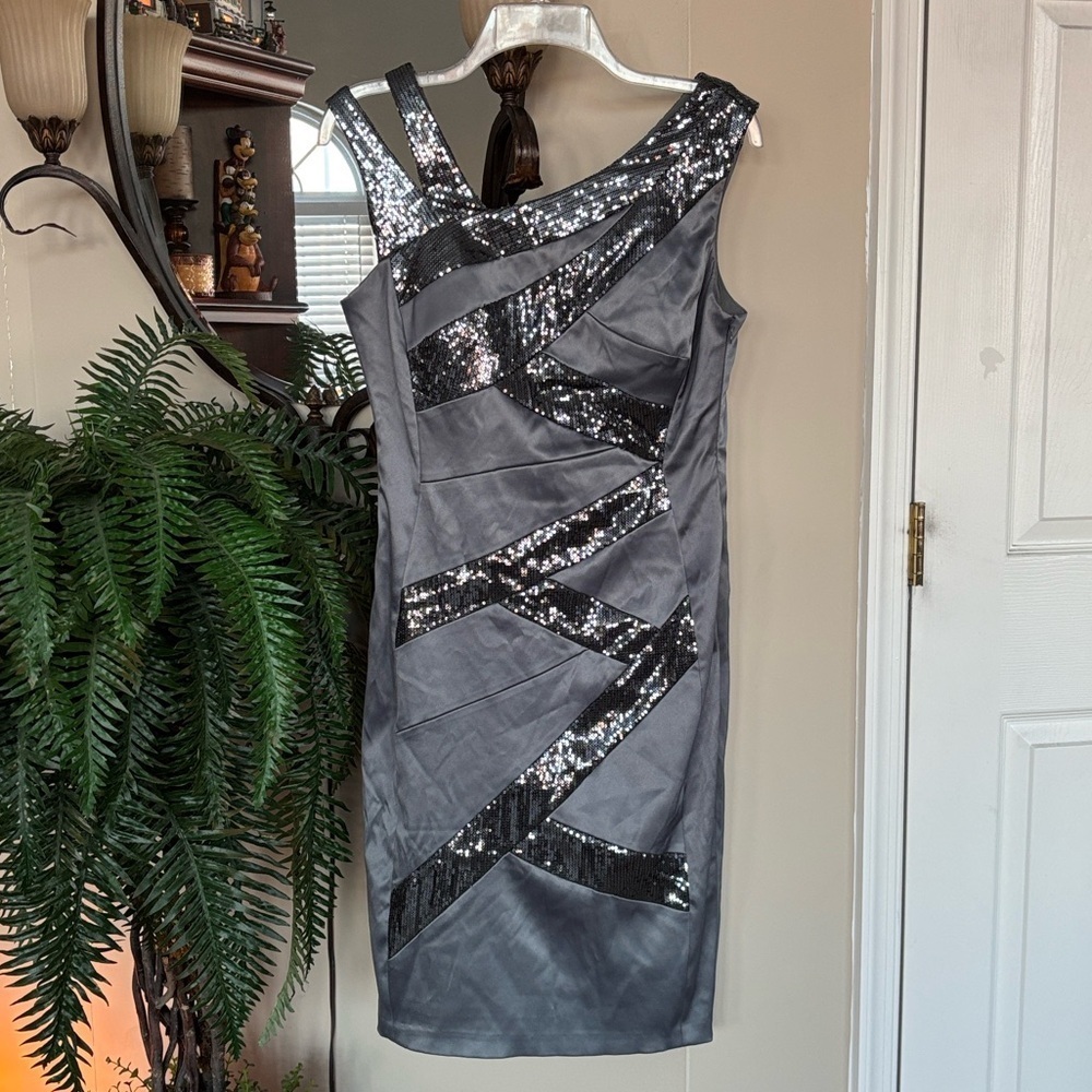 Signature by Sangria Metallic Gray Sequin Sleeveless Cocktail Dress Lined Party